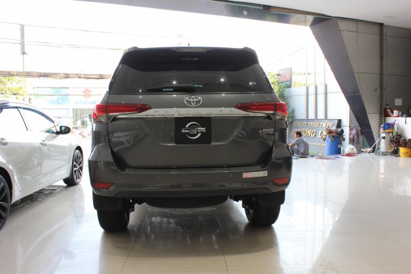 Toyota Fortuner Bán Fortuner lướt 8000km, biển Sài Gòn