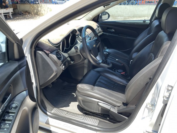 Chevrolet Cruze 1.6L, đời 2018, màu Trắng