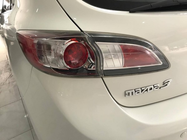 Mazda 3 hatchback 2010 màu trắng