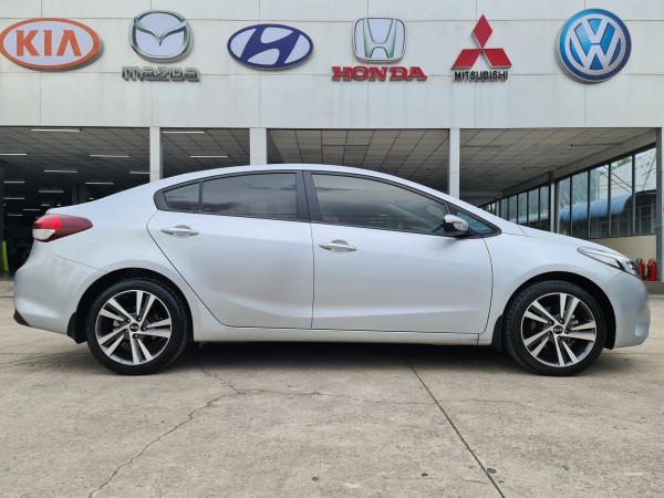 Kia Cerato số sàn , đời 2018, màu Bạc