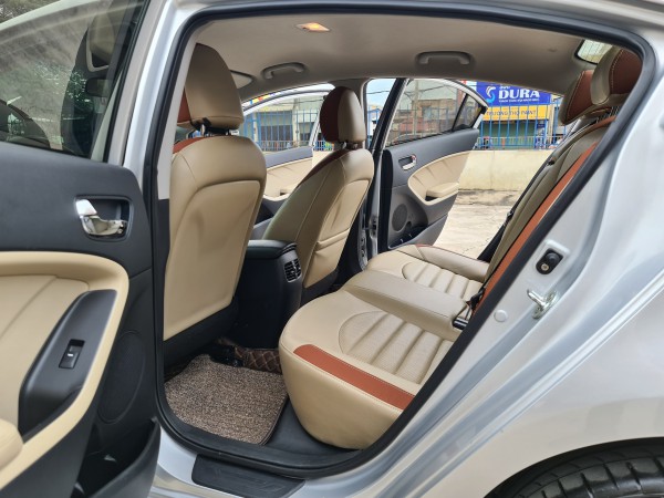 Kia Cerato số sàn , đời 2018, màu Bạc