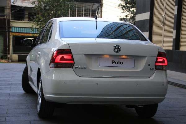 Volkswagen Polo xe Volkswagen Polo đời 2015 giá chỉ 644t