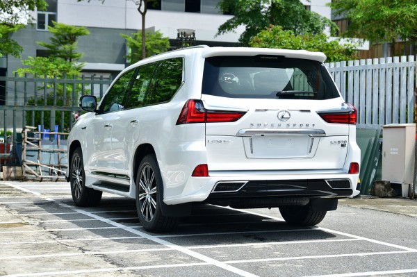 Lexus LX 570 model 2021, nhập khẩu Trung Đông