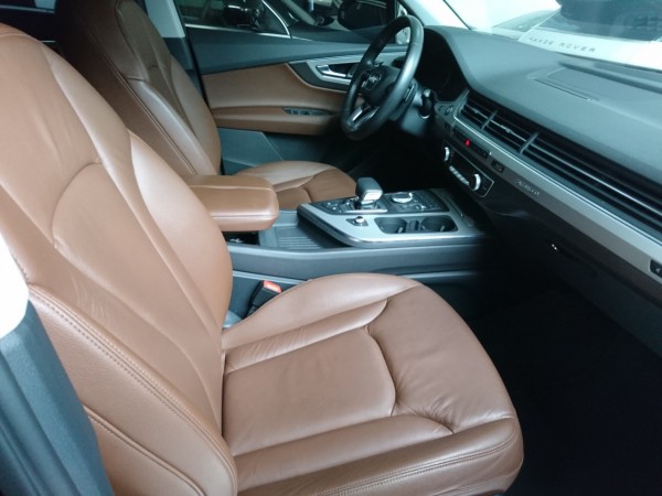 Audi Q7 2.0 model 2017 đen nội thất nâu
