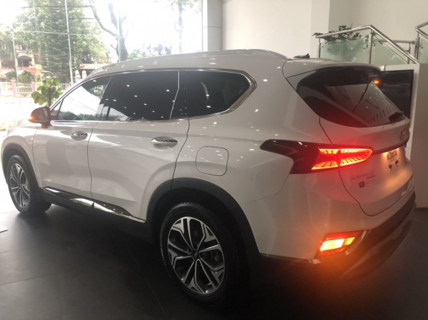 Hyundai Santa Fe có sẵn giao ngay