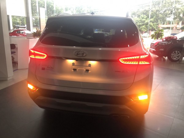 Hyundai Santa Fe có sẵn giao ngay