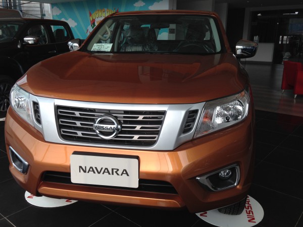 Nissan Navara Nissan Navara E, vàng cam, đời 2015