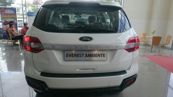 Ford Everest Ambiente 2019 trả trước 189tr