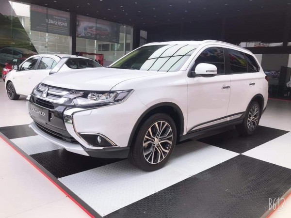 Mitsubishi Outlander Mitsubíhi Outlander 2019 mới