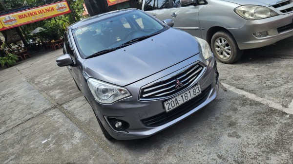 Mitsubishi Gia đình cần bán xe attrage đời 2016
