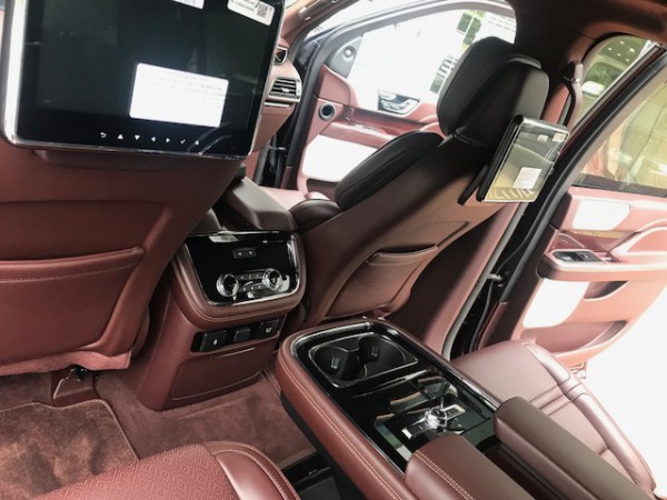 Lexus LX 570 Lincoln Navigator Black Label 2019
