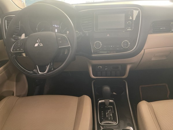Mitsubishi Outlander Bán xe Outlander sx 2018 bản premium 2.4