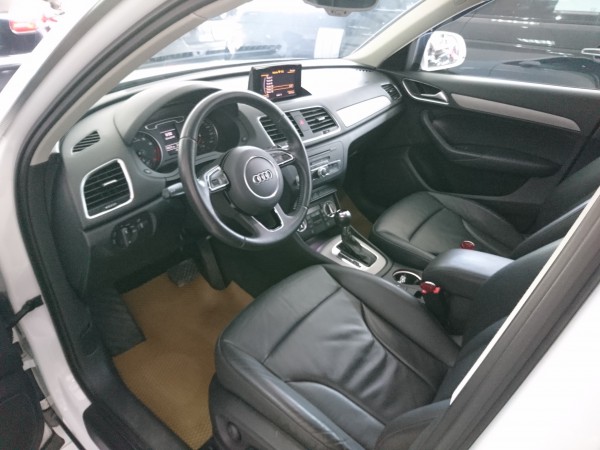 Audi Q3 model 2013 màu trắng nội thất đen