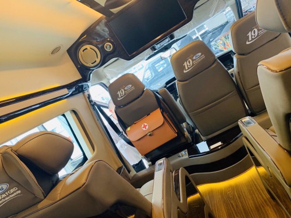 Ford BÁN FORD TRANSIT LIMOUSINE CAO CẤP GIẢM