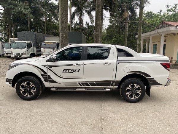 Mazda BT-50 Bán xe mazda Bt50 2017 số tự động 2.2