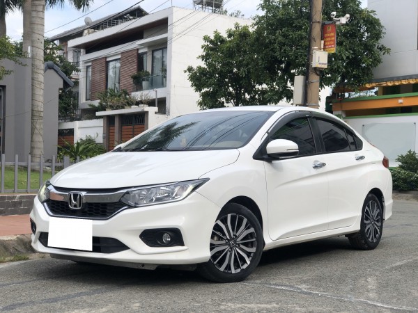 Honda City màu trắng số tự động máy xăng