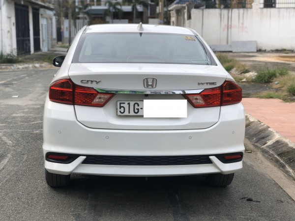 Honda City màu trắng số tự động máy xăng