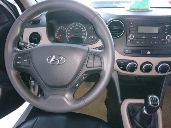 Hyundai i10 MT 2015  màu bạc