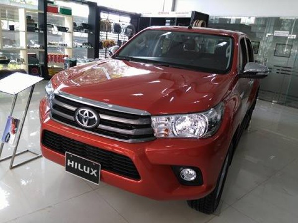Toyota Hilux 2.4MT đời 2017 GIÁ TỐT. LH 0978329189