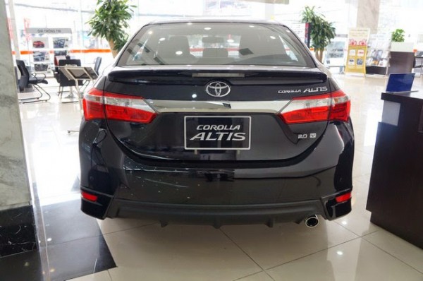 Toyota Corolla Altis 2.0V giá còn 888 trieu.LH Huy 0934472189