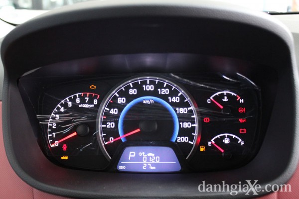 Hyundai i10 nhập 2016, có sẵn DVD-GPS giá không đổi