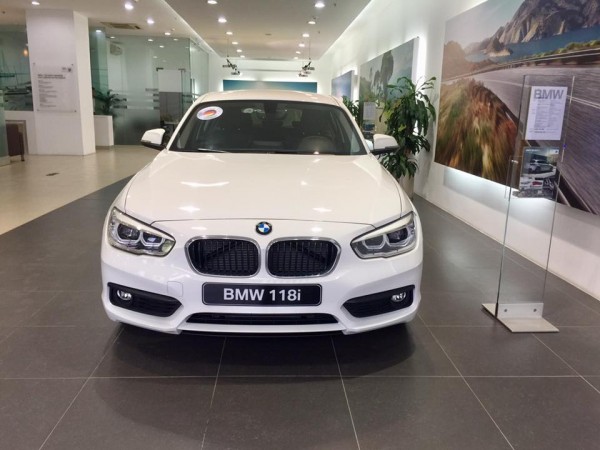 BMW 118 Bán xe BMW 118i 2017 màu trắng, xe nhập