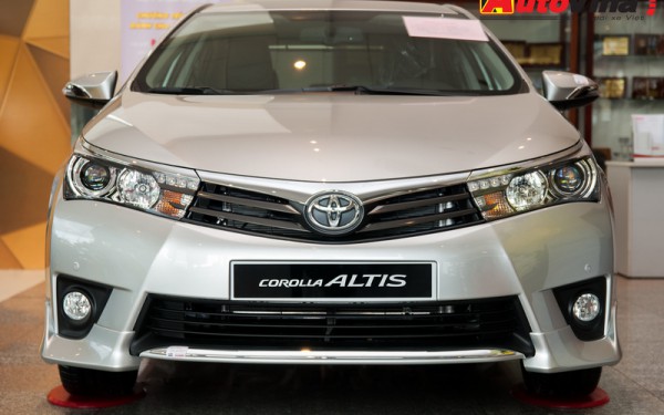 Toyota Corolla Phiên Bản 2.0 CVT dáng đẹp giá tốt!!