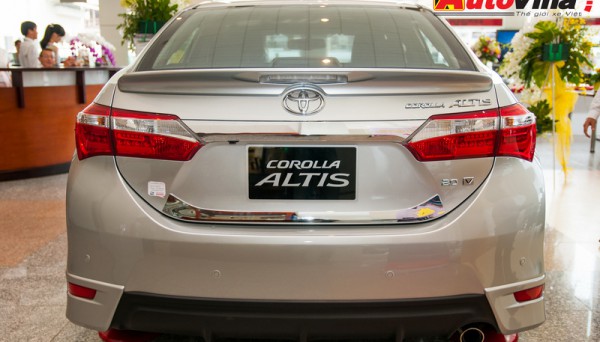 Toyota Corolla Phiên Bản 2.0 CVT dáng đẹp giá tốt!!