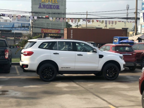 Ford Everest Phiên Bán Sport Ưu Đãi Hấp Tặng Phụ Kiện