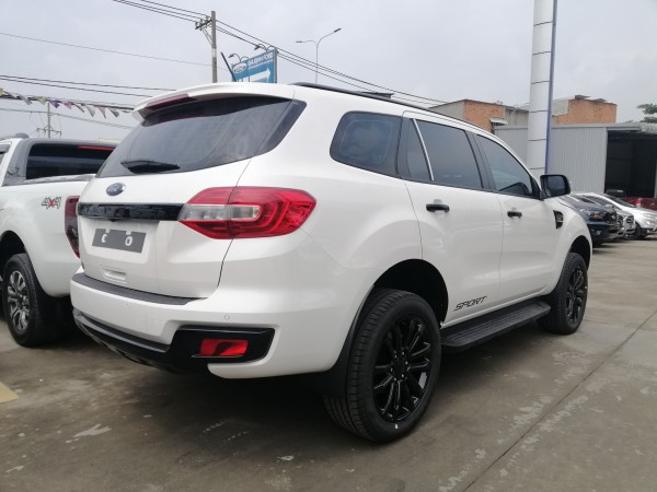 Ford Everest Phiên Bán Sport Ưu Đãi Hấp Tặng Phụ Kiện