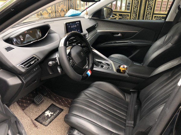 Peugeot 5008 Bán xe Peugeot 5008 2018, AT, màu đen