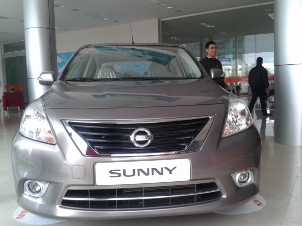 Nissan Sunny các bản cao cấp - Giá cả cạnh tranh
