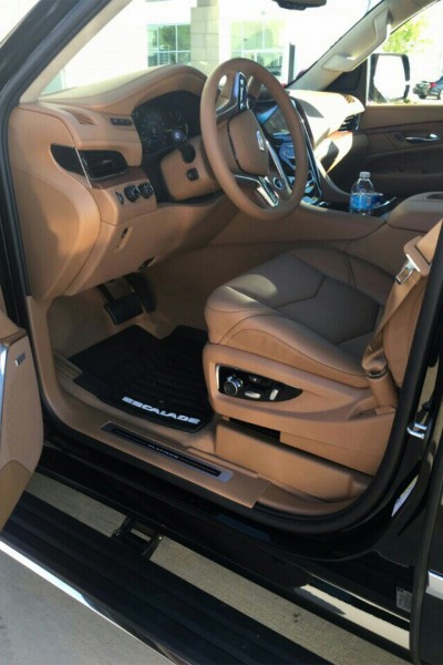 Cadillac Escalade ESV Platinum nhập khẩu mới 100% từ Mỹ