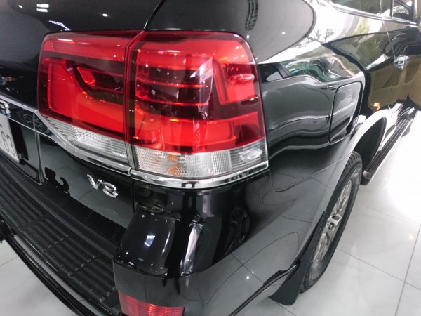 Toyota Land Cruiser VX 4.6 V8 sản xuất 2016 màu đen