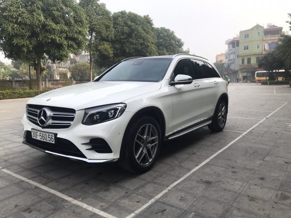 Mercedes-Benz GLC300 vin 2018 xe màu trắng, cực đẹp