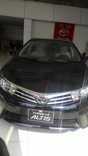 Toyota Corolla Altis 1.8 CVT 2015 ưu đãi đặc biệt