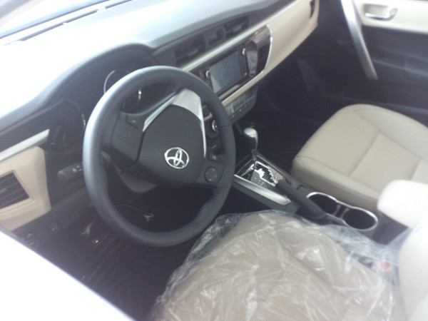 Toyota Corolla Altis 1.8 CVT 2015 ưu đãi đặc biệt
