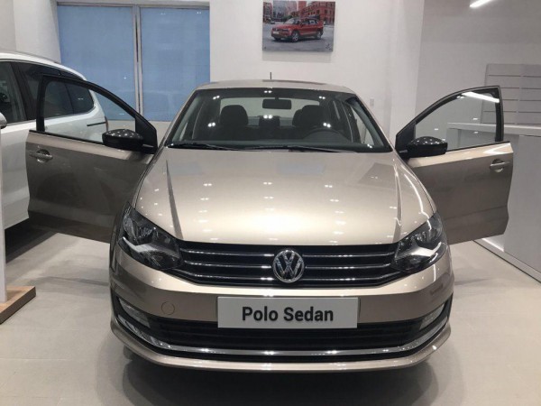 Volkswagen Polo nhập khẩu, giảm giá kèm p/k lên đến 80tr
