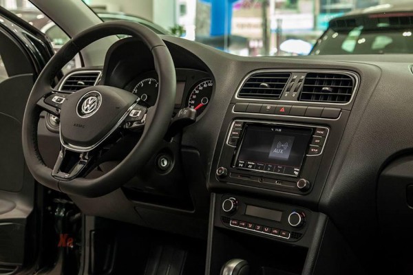 Volkswagen Polo nhập khẩu, giảm giá kèm p/k lên đến 80tr