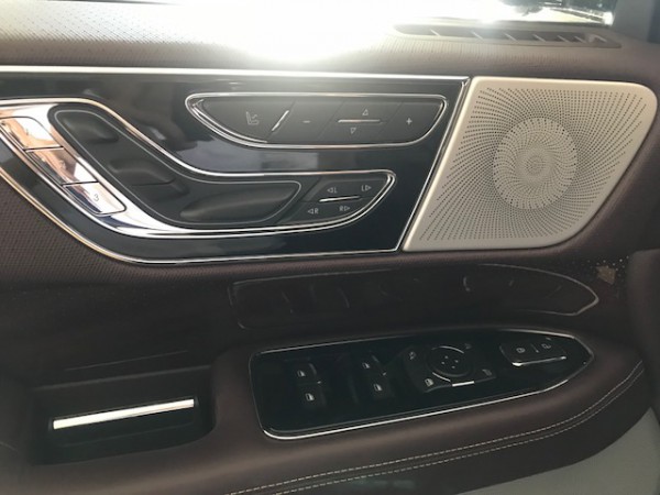 Cadillac Escalade Lincoln Navigator Black Label 2019