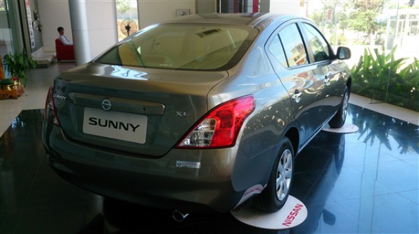 Nissan Sunny Nissan Sunny Số tự động Premium