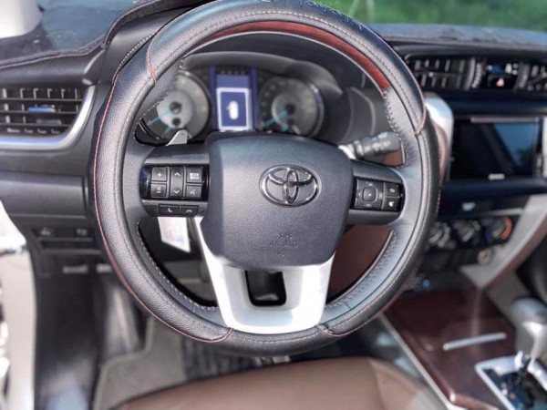 Toyota Fortuner 2020, số tự động, máy dầu, màu trắng