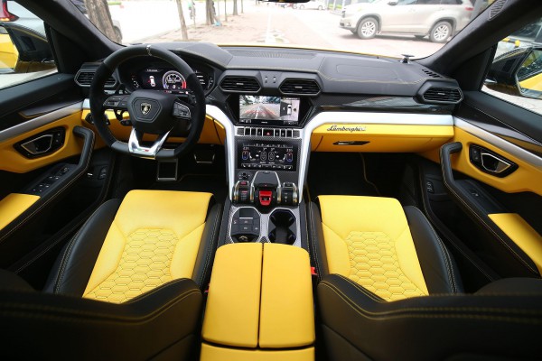 Lamborghini Urus phiên bản 2021, nhập mới