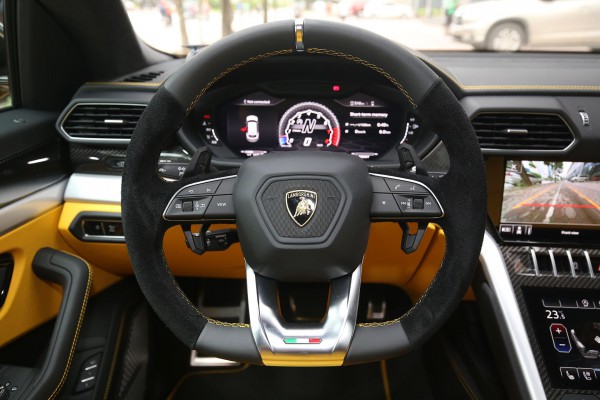 Lamborghini Urus phiên bản 2021, nhập mới