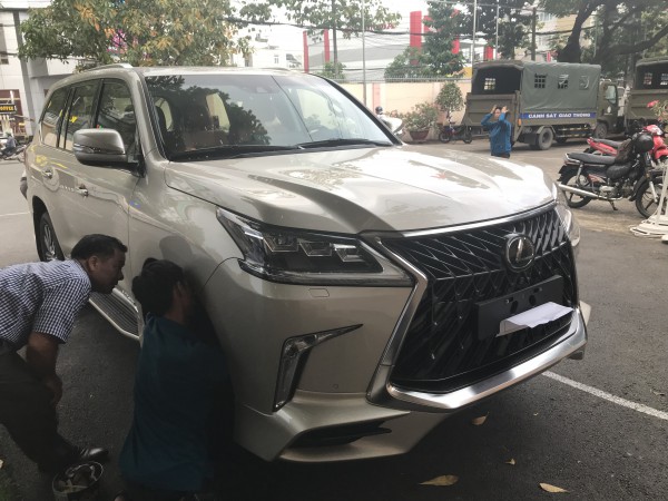 Lexus LX 570 Bán Lexus LX570 Super Sport màu vàng 18