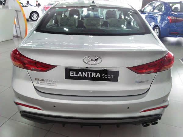 Hyundai Elantra Sport đủ các màu, hỗ trợ trả góp tối ưu