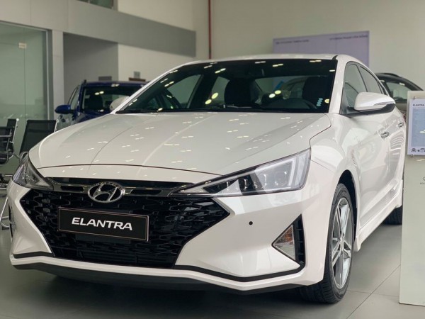 Hyundai Elantra có sẵn giao ngay
