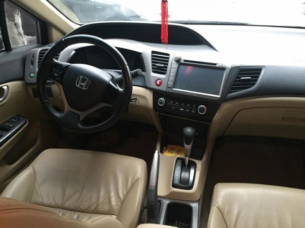 Honda Civic 1.8 tự động 2013 màu ghi bạc form mới