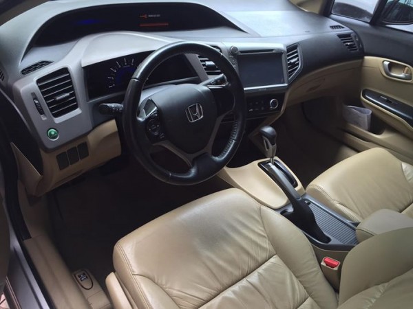 Honda Civic 1.8 tự động 2013 màu ghi bạc form mới