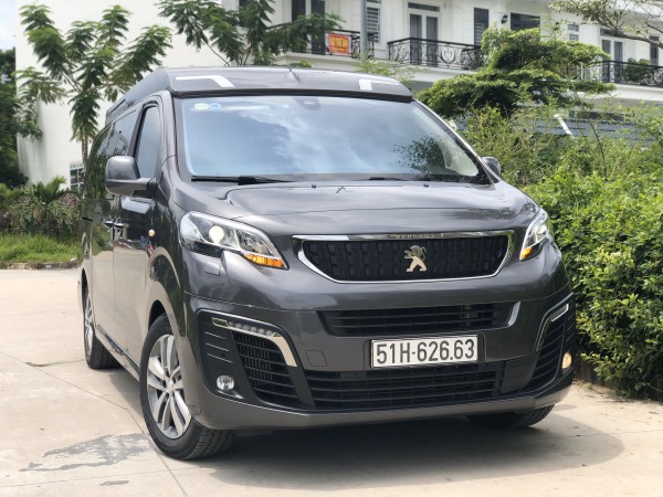Peugeot Traveller Premium 2020